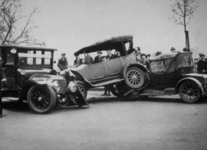 Tarihte görüntülenen ilk trafik kazaları 10