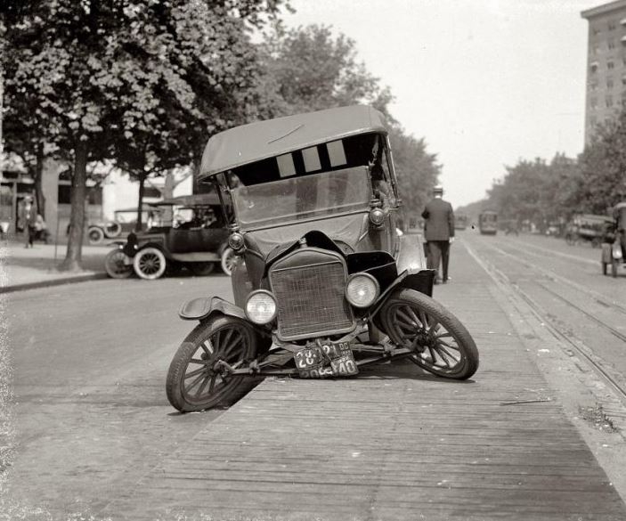 Tarihte görüntülenen ilk trafik kazaları 15