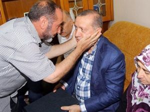 Cumhurbaşkanı şehit ailelerini ziyaret etti!