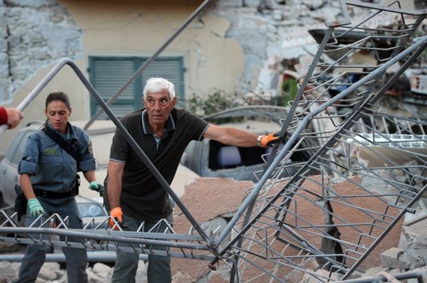 İtalya’da deprem! 6 kişi hayatını kaybetti 11