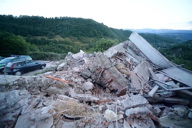 İtalya’da deprem! 6 kişi hayatını kaybetti 16