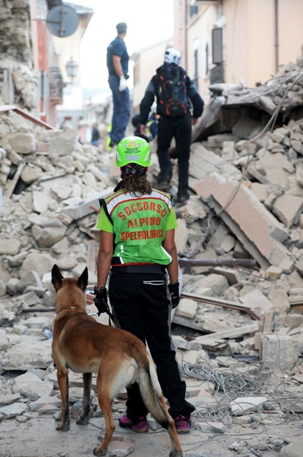İtalya’da deprem! 6 kişi hayatını kaybetti 23