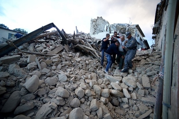 İtalya’da deprem! 6 kişi hayatını kaybetti 5