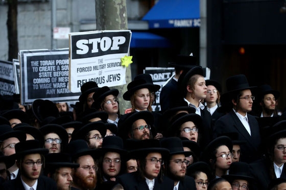 Binlerce Ortodoks Yahudi, İsrail'i protesto etti 3