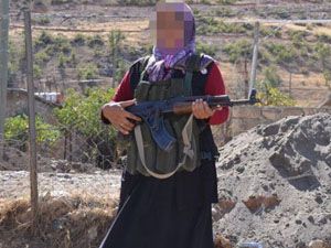 Devletten maaş almadan köyünü teröristlerden koruyor!