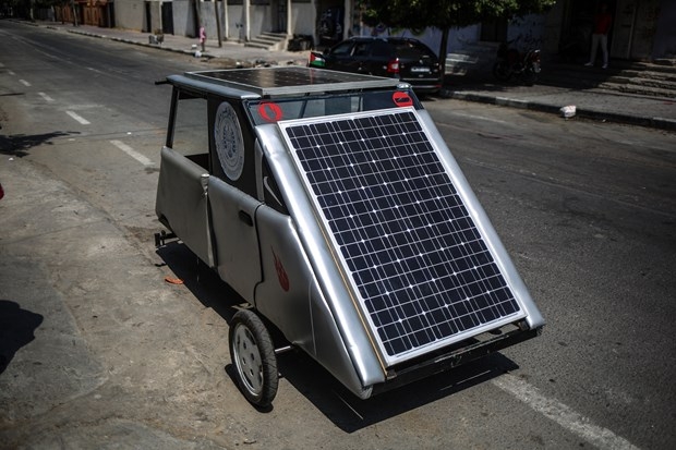 Gazze'nin ilk güneş enerjili aracı 1