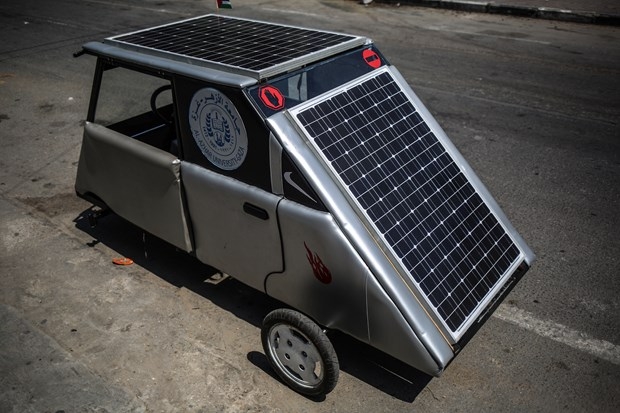 Gazze'nin ilk güneş enerjili aracı 5
