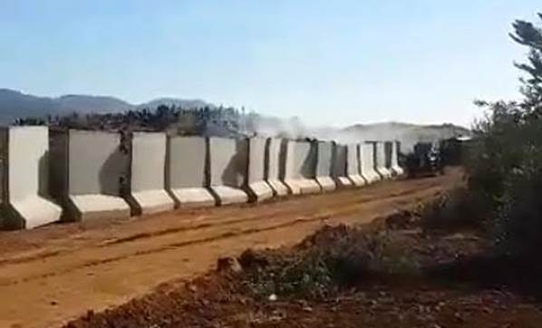 Hatay'ın Afrin sınırında beton bariyer gerginliği 1