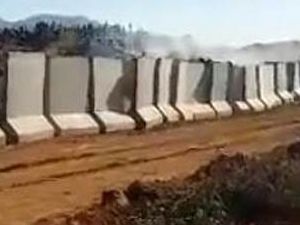 Hatay'ın Afrin sınırında beton bariyer gerginliği