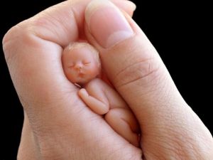 Yeni doğmuş bebeklerin minyatür heykelleri şaşırtıyor