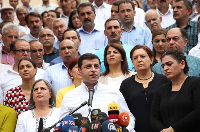 HDP'lilerin meclis kararı ne anlama geliyor? 15