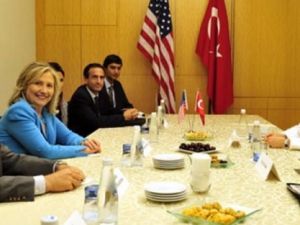 Clinton'a oynayan Türk siyasetçiler de kaybetti