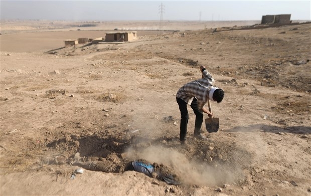 IŞİD Musul'da onlarca sivili elektrik direklerine astı! 51