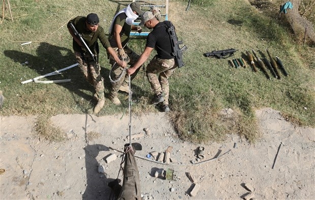 IŞİD Musul'da onlarca sivili elektrik direklerine astı! 55