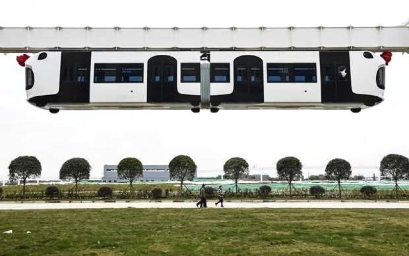 Çin'in ilk hava treni hizmete girdi 10