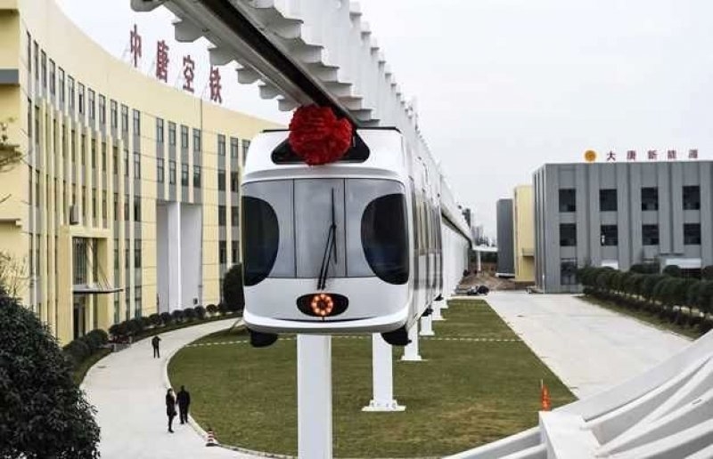 Çin'in ilk hava treni hizmete girdi 11