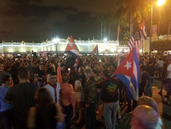 Küçük Havana'da Fidel Castro'nun ölümünü kutladılar 4