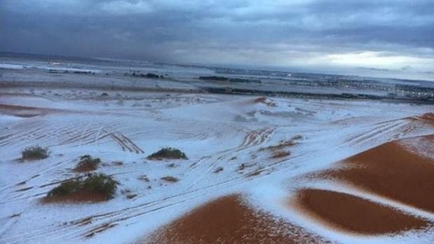 Suudi Arabistan'da çöle aniden kar yağdı! 5