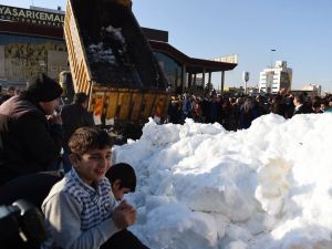 Kar yağmayan Adana'ya belediye kar getirdi!