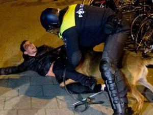 Hollanda polisinin saldırdığı Türk bakın kim çıktı
