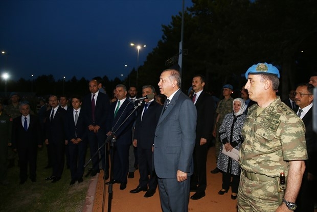 Erdoğan ve Gül tugayda birlikte iftar yaptı 3