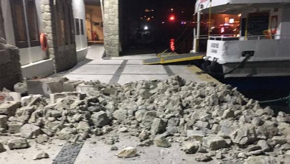 Ege'de 6.3'lük deprem! Gece yarısı halk sokağa döküldü 27
