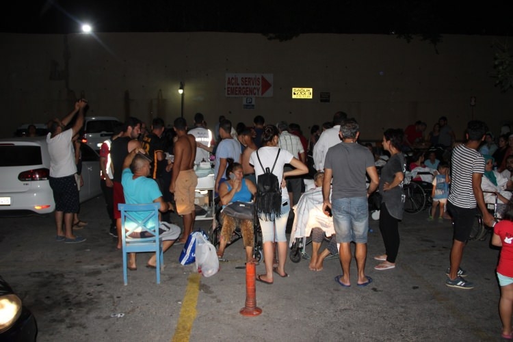 Ege'de 6.3'lük deprem! Gece yarısı halk sokağa döküldü 35