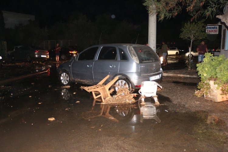 Ege'de 6.3'lük deprem! Gece yarısı halk sokağa döküldü 49