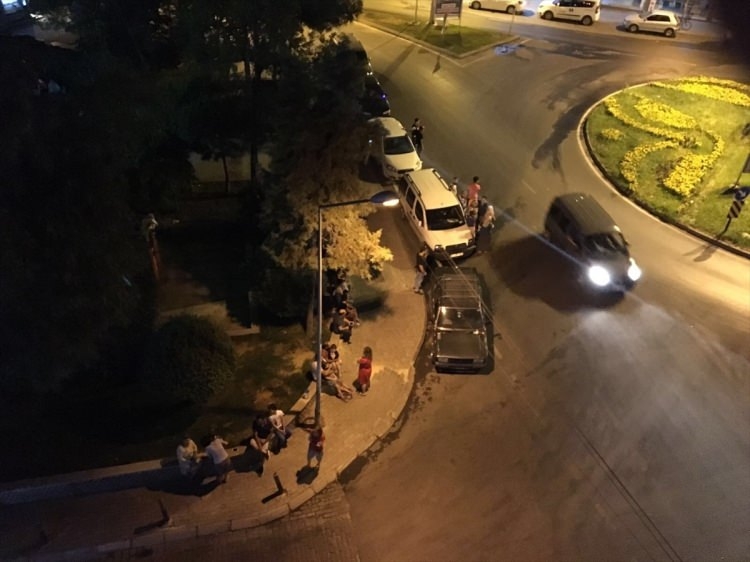 Ege'de 6.3'lük deprem! Gece yarısı halk sokağa döküldü 5