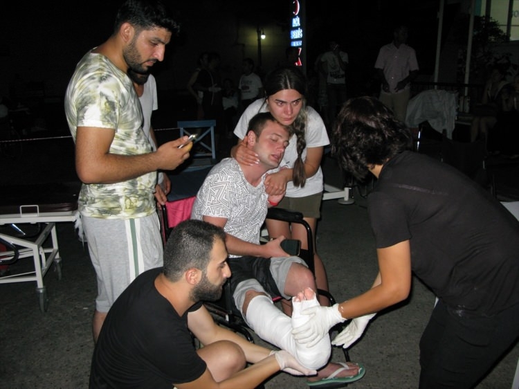 Ege'de 6.3'lük deprem! Gece yarısı halk sokağa döküldü 51