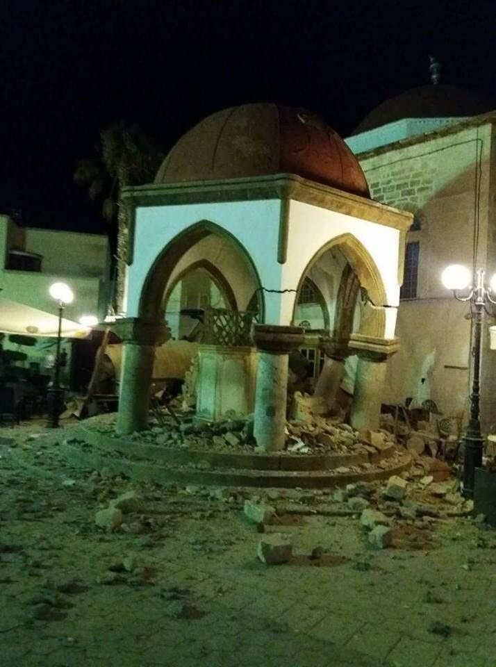 Tarihi cami depremde yıkıldı! 5