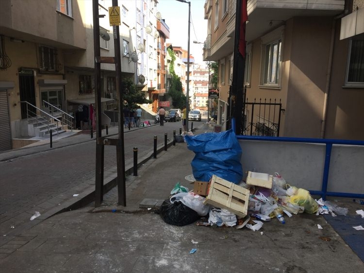 CHP'li belediyeye isyan! Çöp dağları sokağa taştı 5
