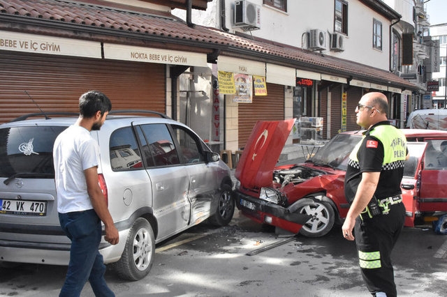 Konya'da kaza yapan genç kız krize girdi 7