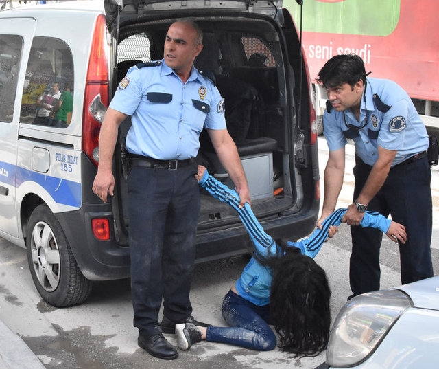 Konya'da kaza yapan genç kız krize girdi 8