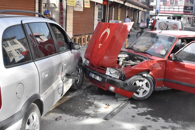 Konya'da kaza yapan genç kız krize girdi 9