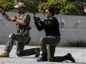 Antalya emniyetinin 'Lara Croft'u meslektaşlarını eğitiyor