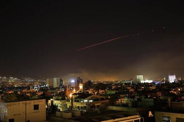 İşte Suriye'den ilk fotoğraflar... Üç ülke füzeler ve uçaklarla vurdu 1