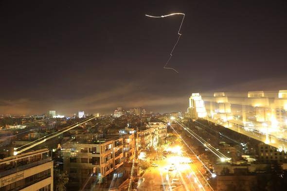 İşte Suriye'den ilk fotoğraflar... Üç ülke füzeler ve uçaklarla vurdu 11