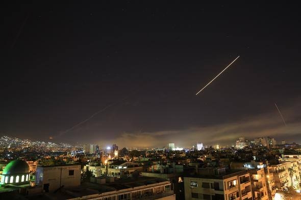 İşte Suriye'den ilk fotoğraflar... Üç ülke füzeler ve uçaklarla vurdu 4