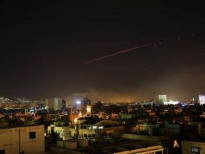 İşte Suriye'den ilk fotoğraflar... Üç ülke füzeler ve uçaklarla vurdu