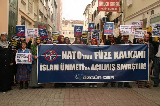 NATO FUZE KALKANI PROTESTOSU 10