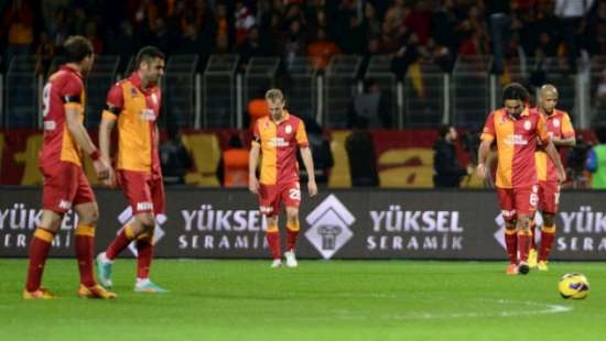 Lider Galatasaray'a Paşa Darbesi 4