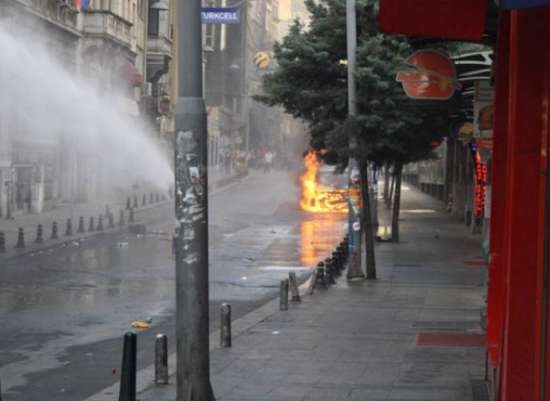 Provokatörler Taksim'de İş Başında 11