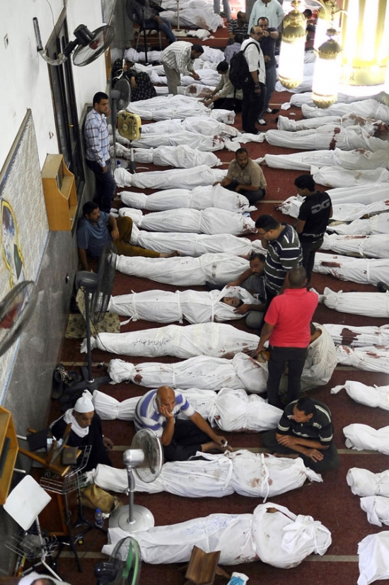 Mısır'da Katledilenler Camiye Dolduruldu 11