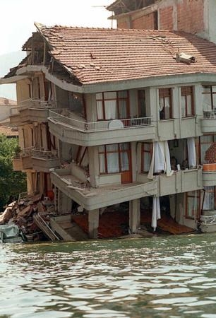 17 Ağustos 1999 Marmara Depremi 24