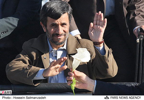 IRAN CUMHURBASKANI AHMEDINEJAD'DAN GOVDE GOSTERISI 5