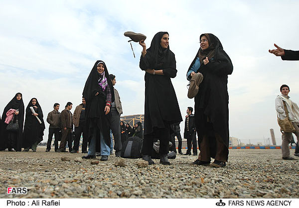 IRAN'DA BUSH'A AYAKKABI FIRLATMA YARISMASI 5