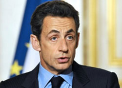 Sarkozy'nin ekibi gittikçe çirkefleşiyor!