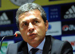 Aykut Kocaman'dan Sert Mesajlar