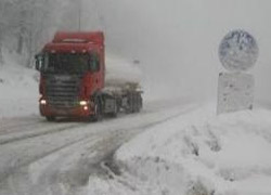Bolu Dağı'nda kar ve sis ulaşımı olumsuz etkiliyor